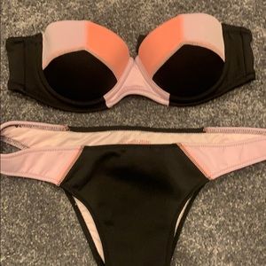 Victoria’s Secret bikini set
